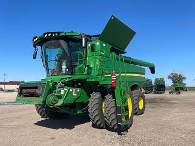 John Deere S770 Combine