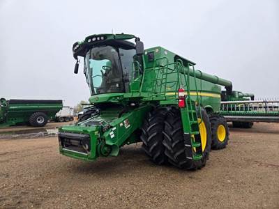 John Deere S770 Combine