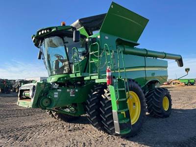 John Deere S770 Combine