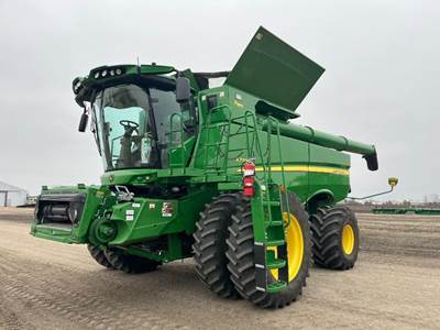 John Deere S770 Combine