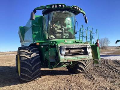 John Deere S770 Combine