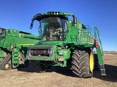 John Deere S770 Combine