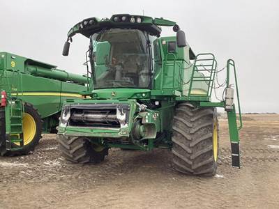 John Deere S770 Combine