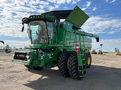 John Deere S770 Combine