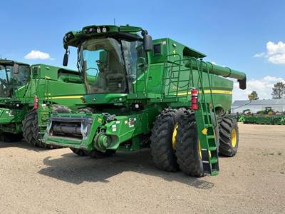 John Deere S770 Combine