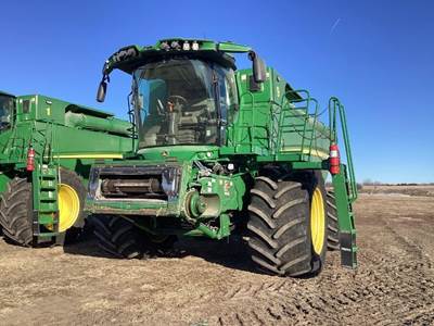 John Deere S770 Combine