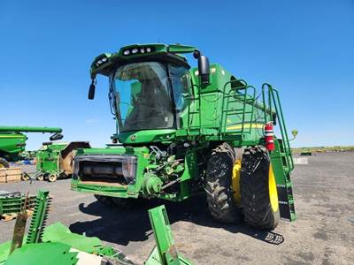 John Deere S770 Combine