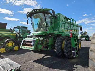 John Deere S770 Combine