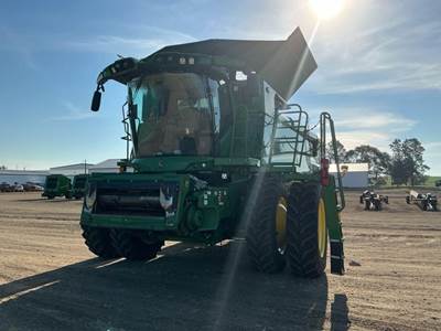 John Deere S770 Combine