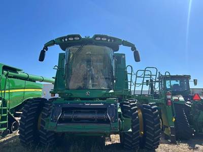 John Deere S770 Combine