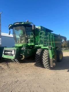 John Deere S770 Combine