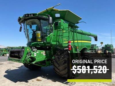 John Deere S780 Combine