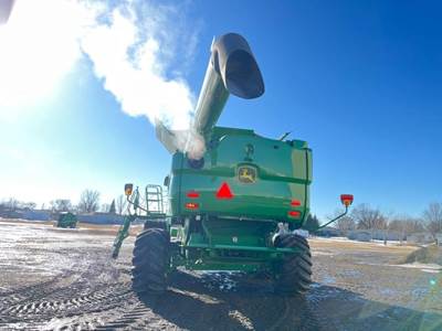 John Deere S780 Combine