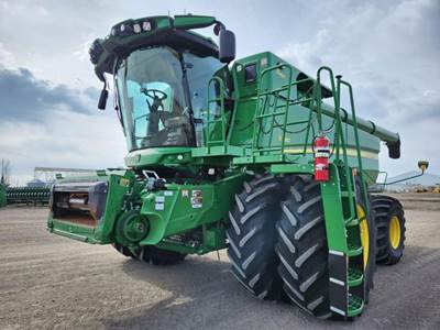 John Deere S780 Combine