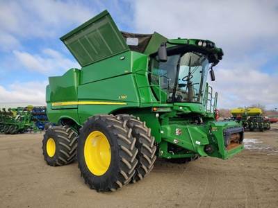 John Deere S780 Combine