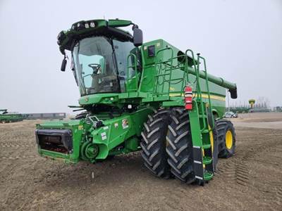 John Deere S780 Combine
