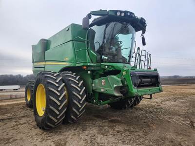 John Deere S780 Combine