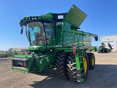 John Deere S780 Combine