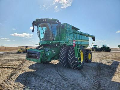 John Deere S780 Combine