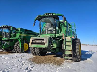 John Deere S780 Combine