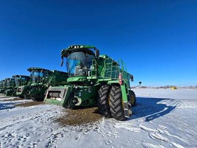 John Deere S780 Combine