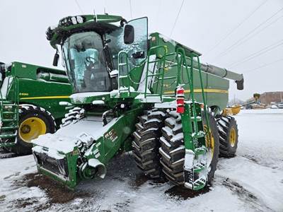 John Deere S780 Combine