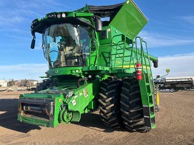 John Deere S780 Combine