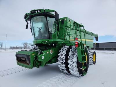 John Deere S780 Combine