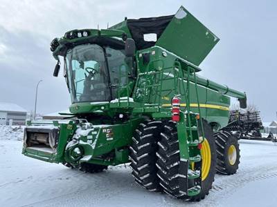 John Deere S780 Combine