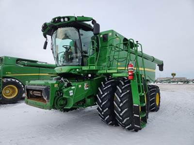 John Deere S780 Combine