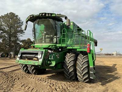 John Deere S780 Combine