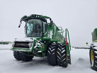 John Deere S780 Combine