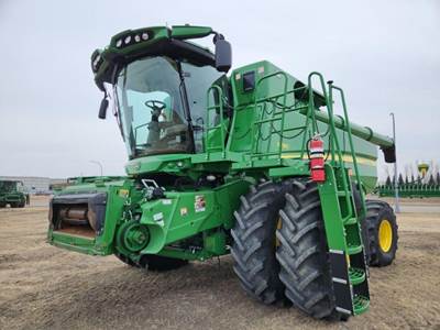 John Deere S780 Combine