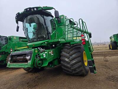 John Deere S780 Combine