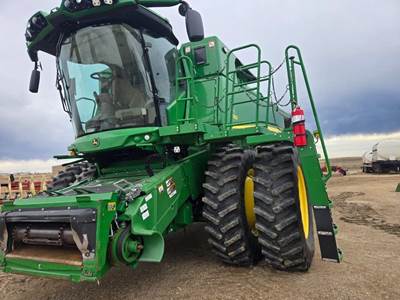 John Deere S780 Combine