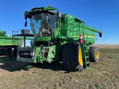 John Deere S780 Combine