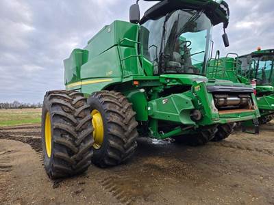 John Deere S780 Combine