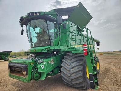 John Deere S780 Combine