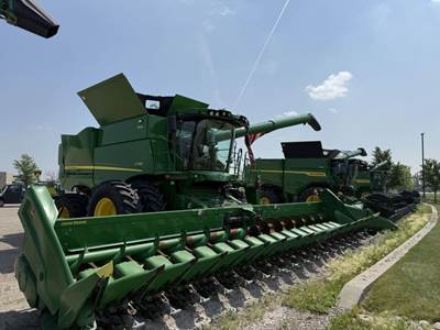 John Deere S780 Combine