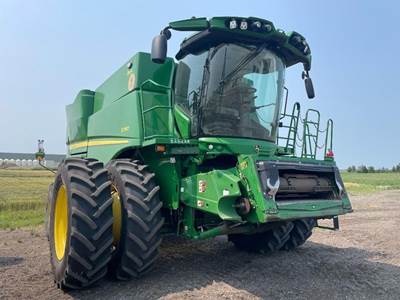 John Deere S780 Combine
