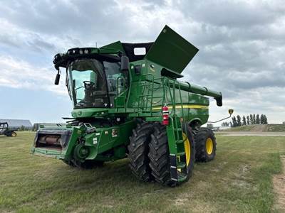 John Deere S780 Combine
