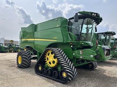 John Deere S780 Combine