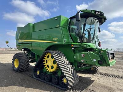 John Deere S780 Combine