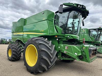 John Deere S780 Combine