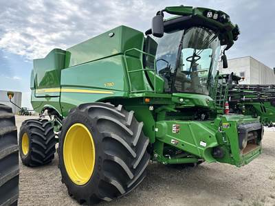 John Deere S780 Combine