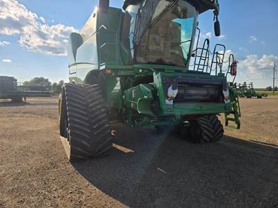 John Deere S780 Combine