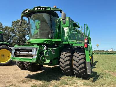 John Deere S780 Combine