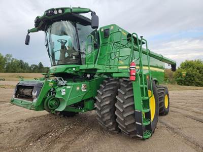 John Deere S780 Combine