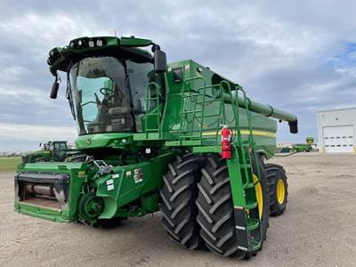 John Deere S780 Combine
