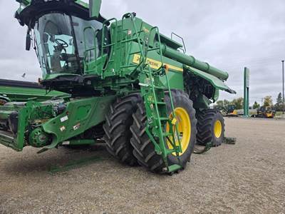 John Deere X9 1000 Combine
